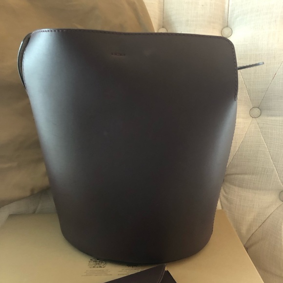 Burberry bucket style handbag with wristlet. - Picture 2 of 9